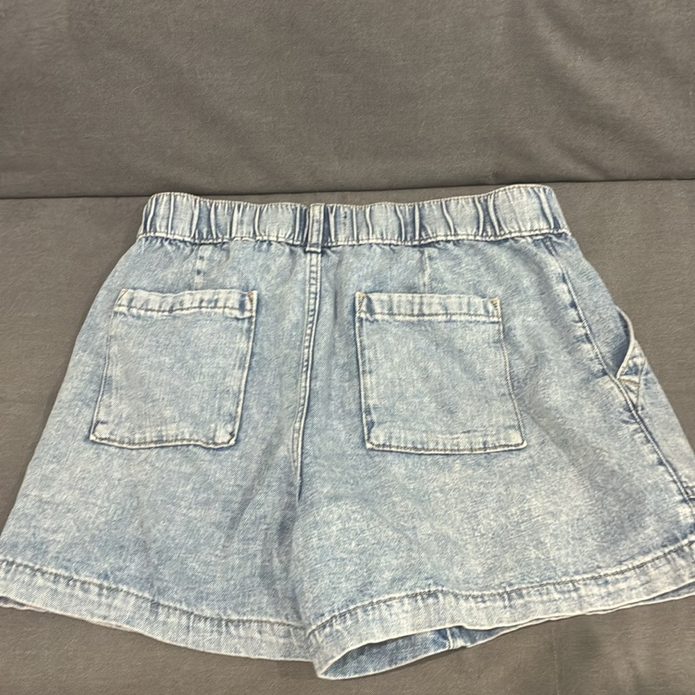 GAP Light Blue Denim Jean Shorts - Picture 3 of 3